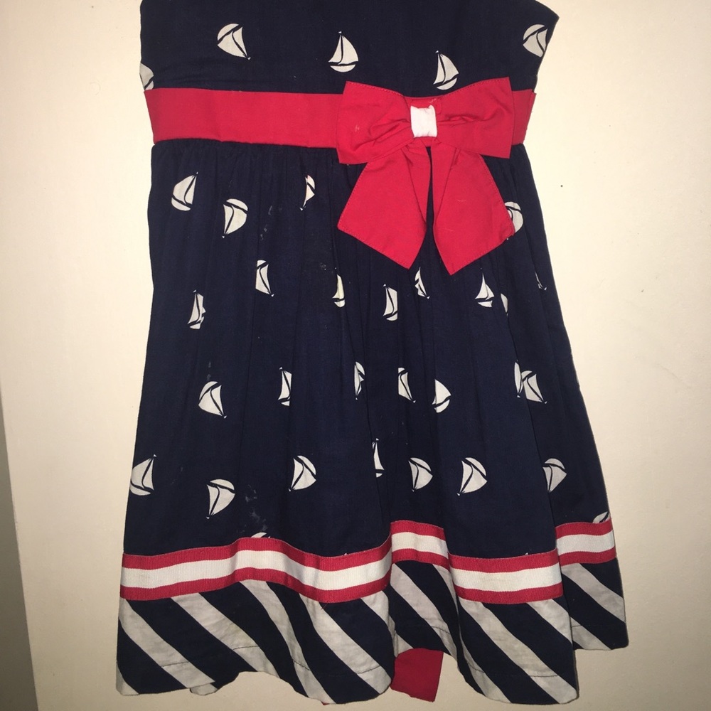 Girls dress with v-neck back and button with sash